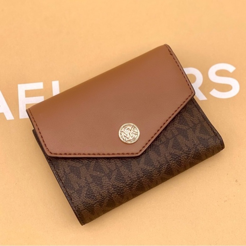 Michael Kors Jet Set Travel Medium Flap Bifold Wallet